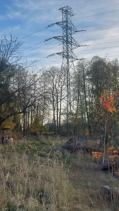 jak wygląda słup wysokiego napięcia
